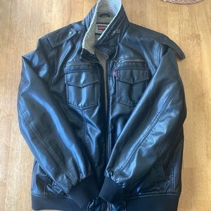 VERY COMFY THICK LEVI LEATHER JACKET